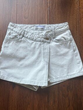 Zara Light Gray Mini Denim Skort Size Small